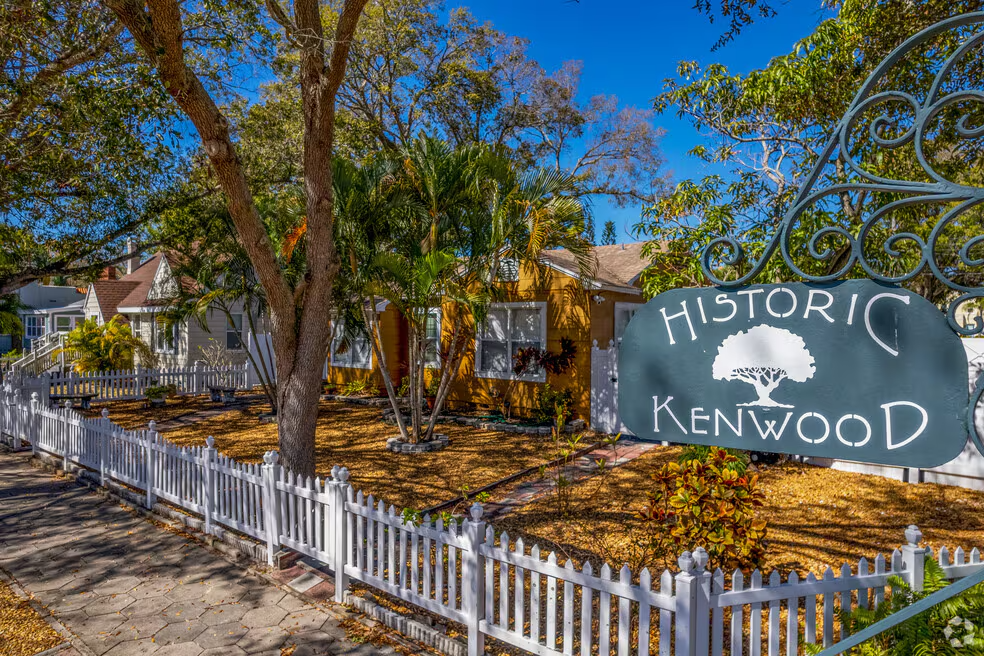 Tampa Bay Walkability: Which Neighborhoods Can You Actually Walk In? [2026]